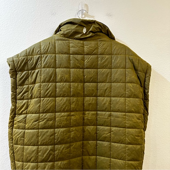 *SOLD* Free People Movement Primaloft  Green With POW Quilted Vest Size Small - Picture 8 of 10